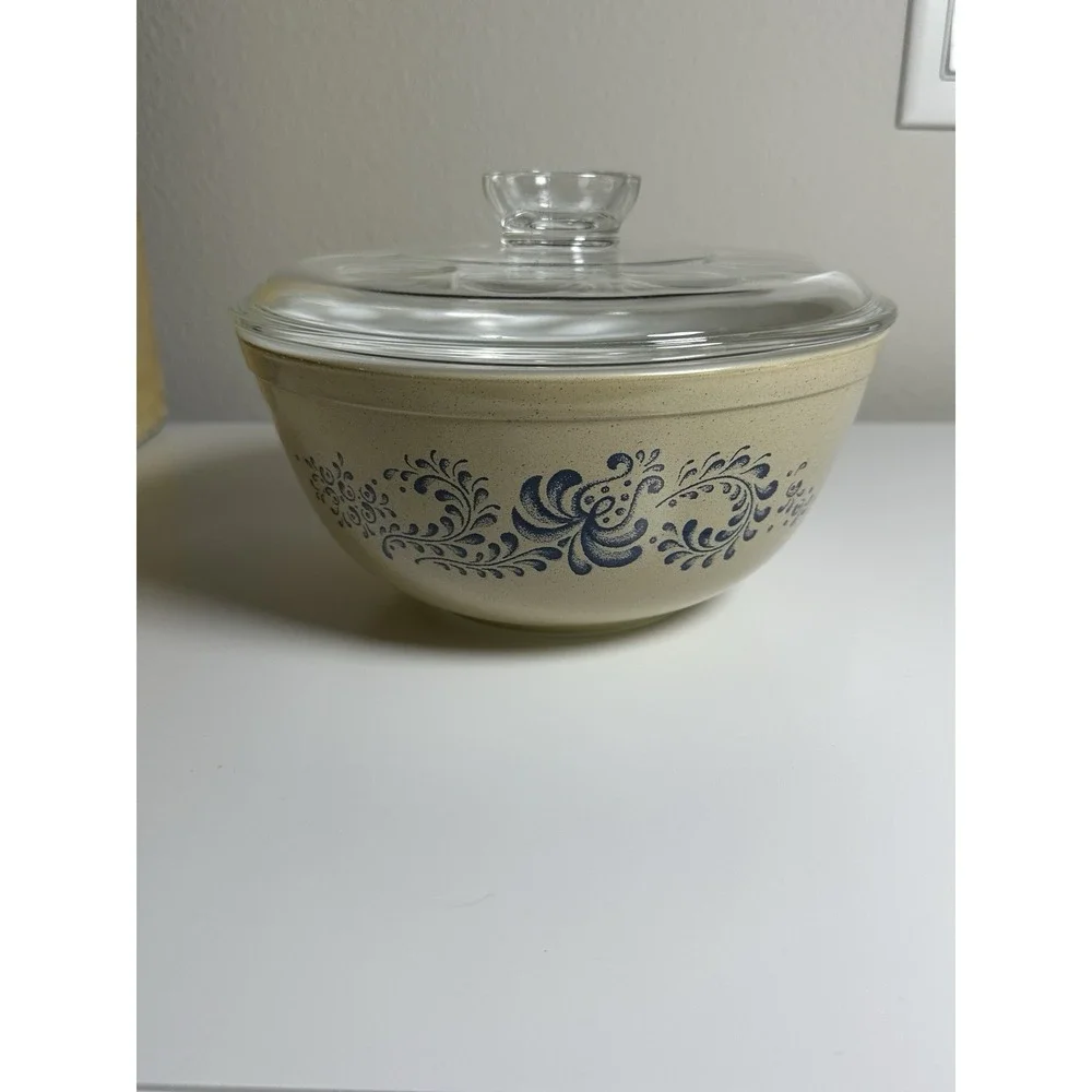 Pyrex‎ Vintage Casserole Dish Homestead Pattern, Beige Blue, Speckled, 1.5 Qt